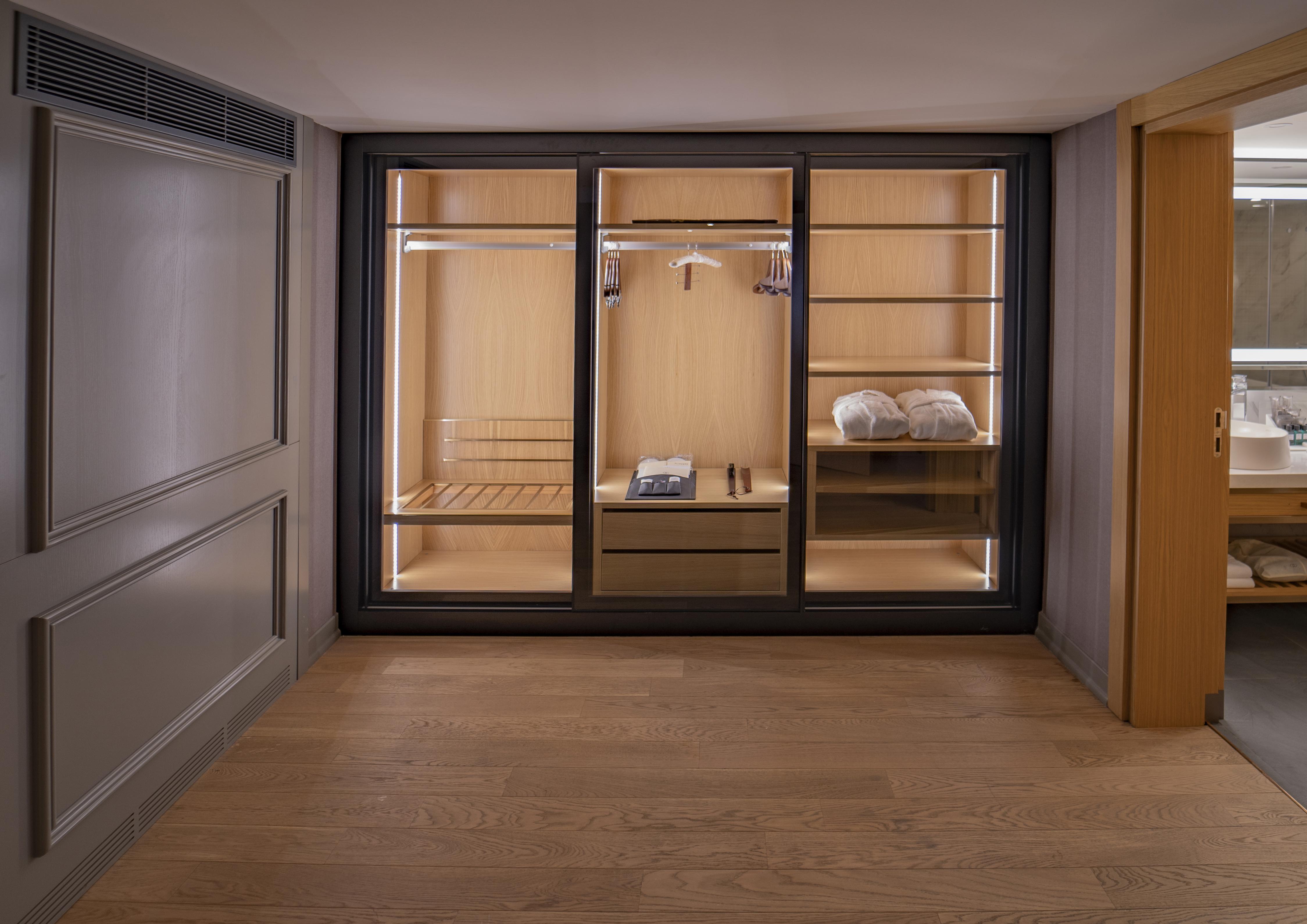 Sofitel Istanbul Taksim Hotel Екстериор снимка A walk-in closet