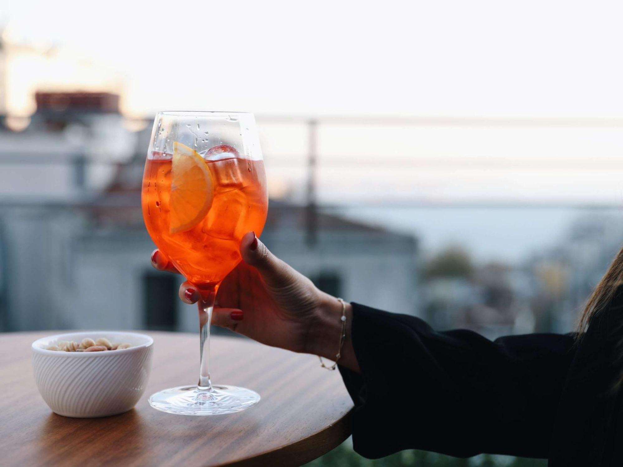 Sofitel Istanbul Taksim Hotel Екстериор снимка A glass of Aperol Spritz