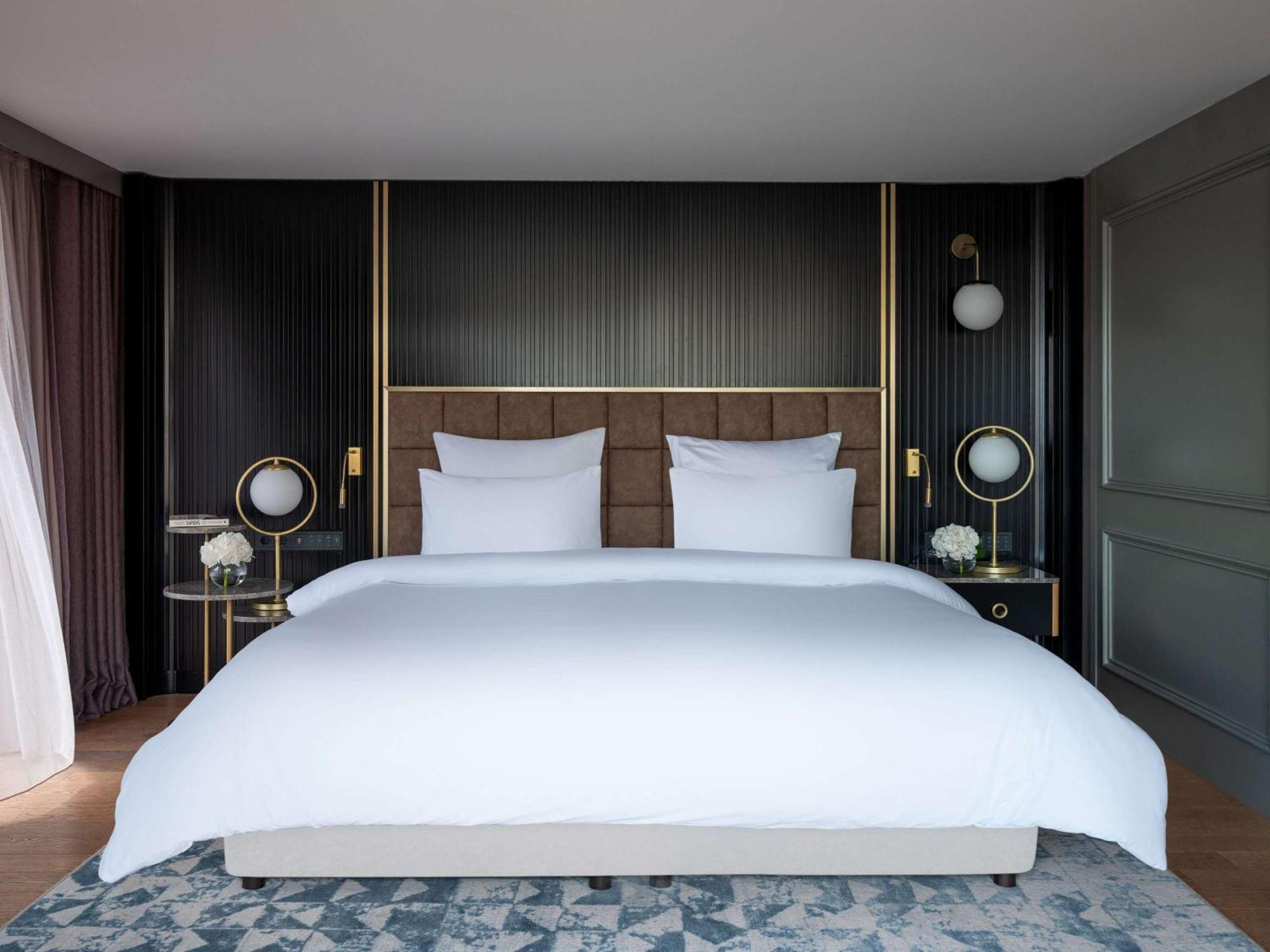 Sofitel Istanbul Taksim Hotel Екстериор снимка A bedroom at the hotel