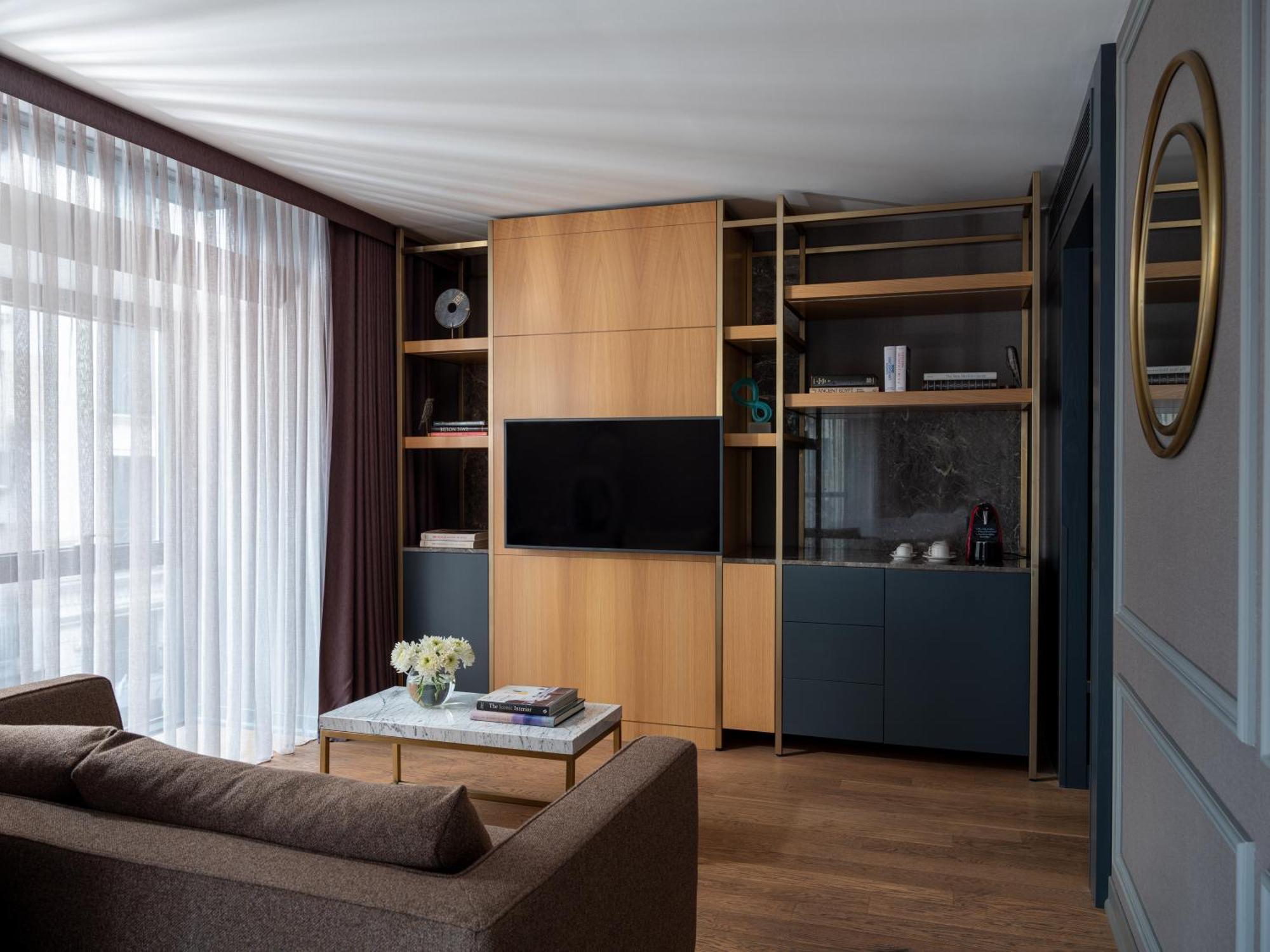 Sofitel Istanbul Taksim Hotel Екстериор снимка A living room in a suite at the Mandarin Oriental, Paris