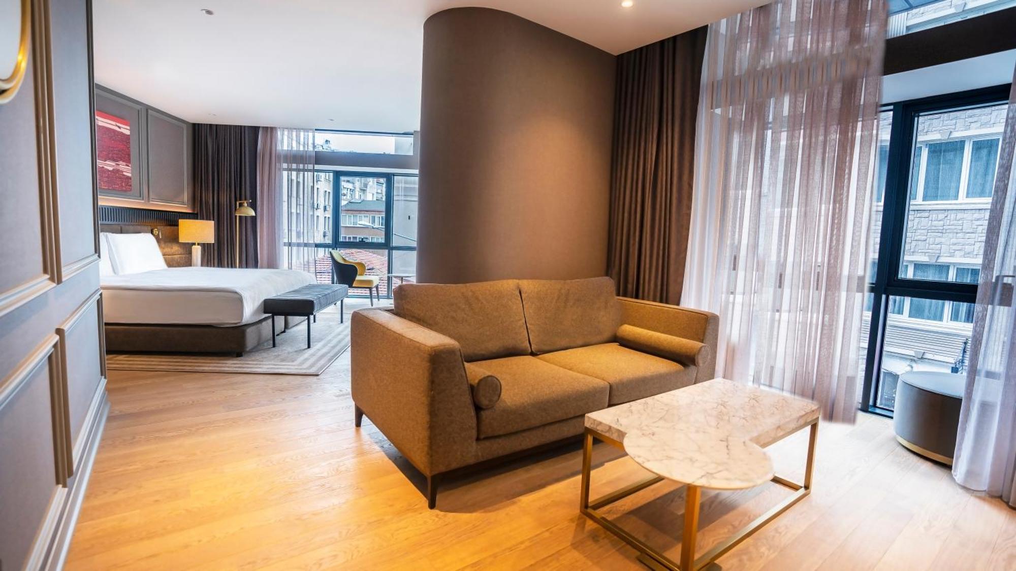 Sofitel Istanbul Taksim Hotel Екстериор снимка A suite at the hotel
