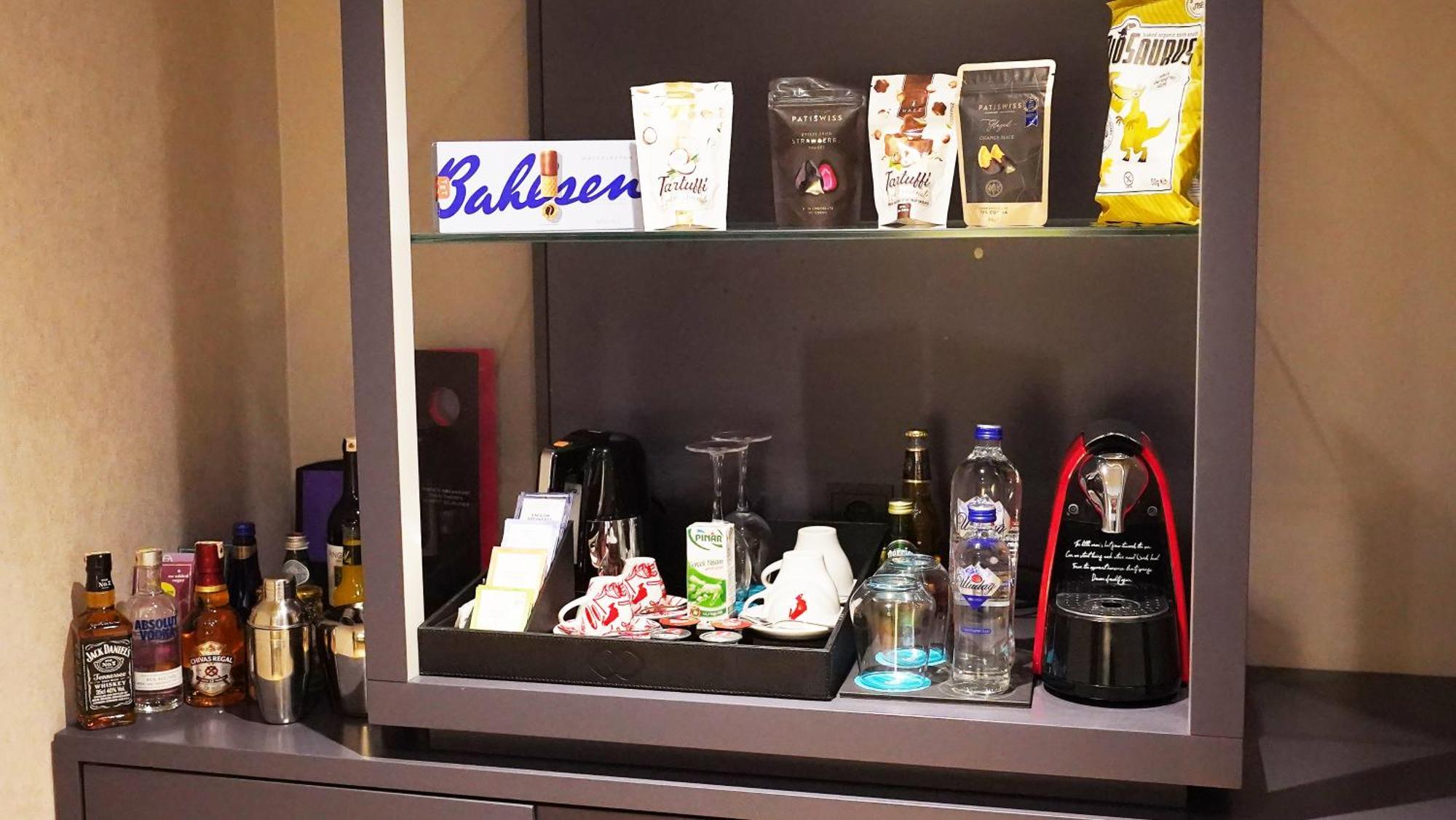 Sofitel Istanbul Taksim Hotel Екстериор снимка A typical hotel minibar